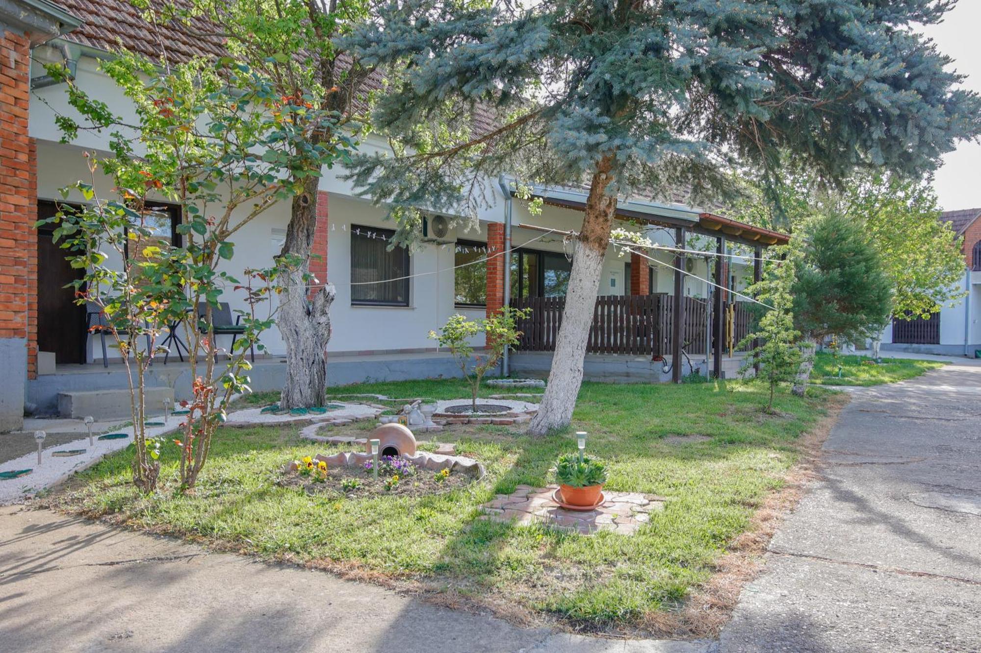 Apartman Marta I Soba Maja Gradiste Экстерьер фото